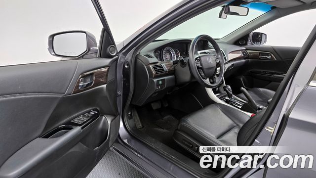 Honda Accord 2.4 9th 2016 — фото 11