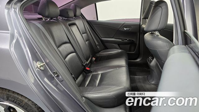 Honda Accord 2.4 9th 2016 — фото 12