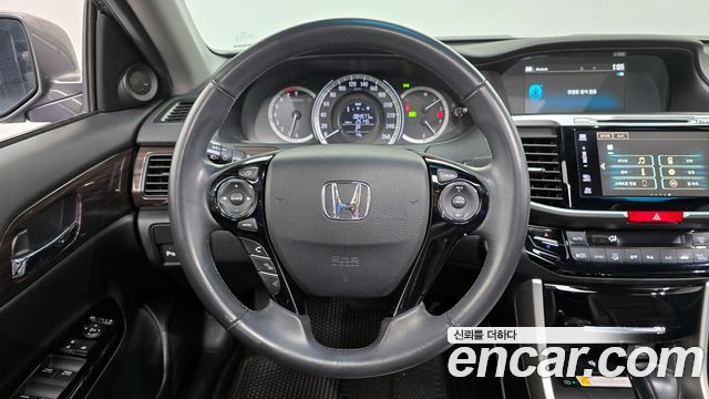 Honda Accord 2.4 9th 2016 — фото 13