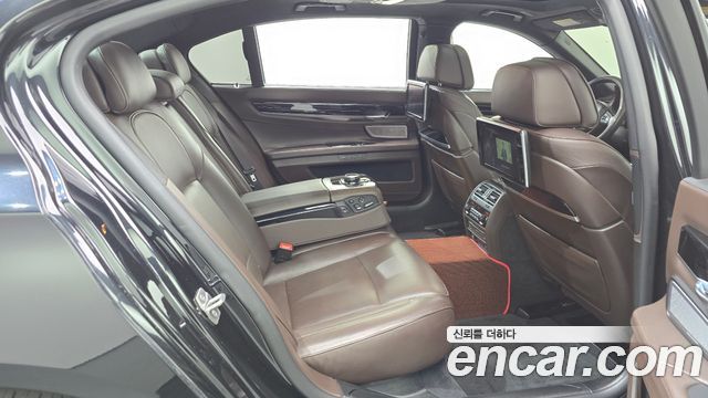 BMW 7 Series (F01) 750Ld xDrive Individual 2015 — фото 12