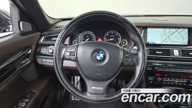 BMW 7 Series (F01) 750Ld xDrive Individual 2015 — фото 13