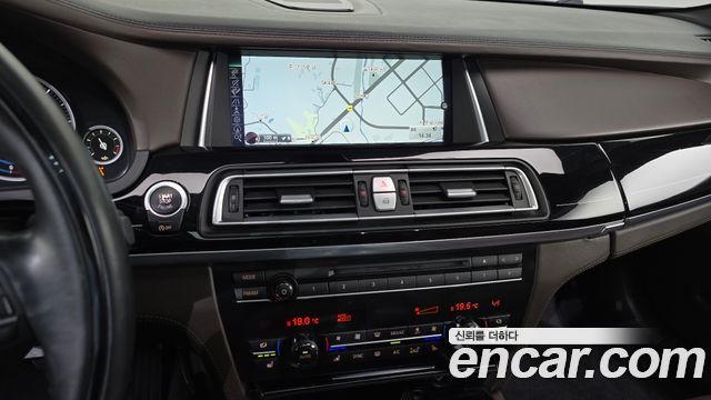 BMW 7 Series (F01) 750Ld xDrive Individual 2015 — фото 14