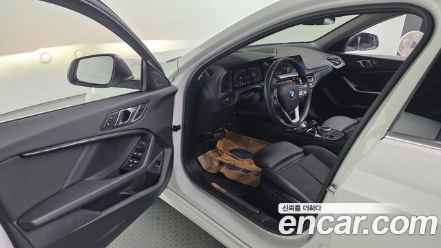 BMW 1 Series (F40) 120i Sports 2024 — фото 11