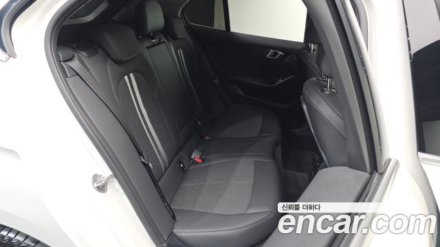 BMW 1 Series (F40) 120i Sports 2024 — фото 12