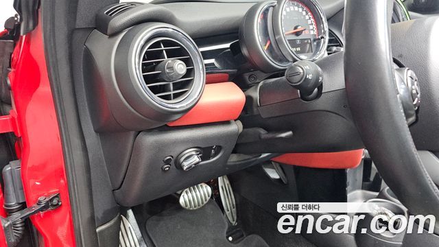 MINI Cooper S Convertible JCW 3rd 2020 — фото 13
