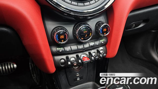 MINI Cooper S Convertible JCW 3rd 2020 — фото 17