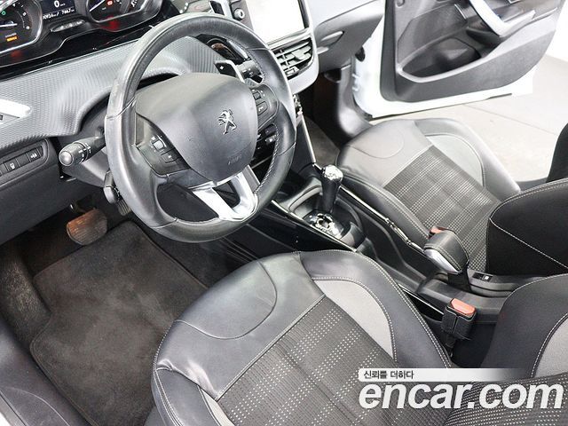 Peugeot 2008 1.6 BlueHDi Feline 2015 — фото 9