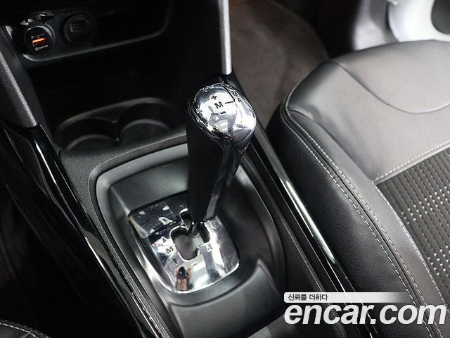 Peugeot 2008 1.6 BlueHDi Feline 2015 — фото 15