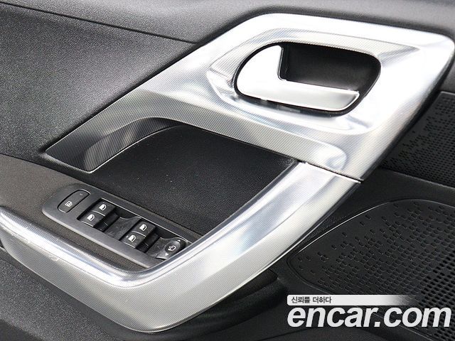 Peugeot 2008 1.6 BlueHDi Feline 2015 — фото 18