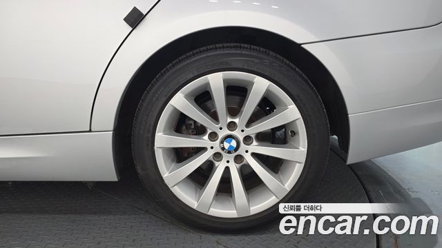 BMW 3 Series (E90) 320i Sedan CP 2011 — фото 5