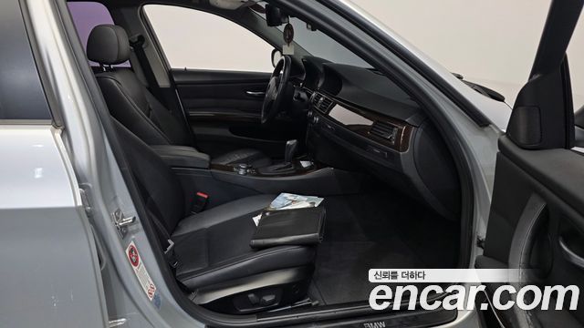 BMW 3 Series (E90) 320i Sedan CP 2011 — фото 11