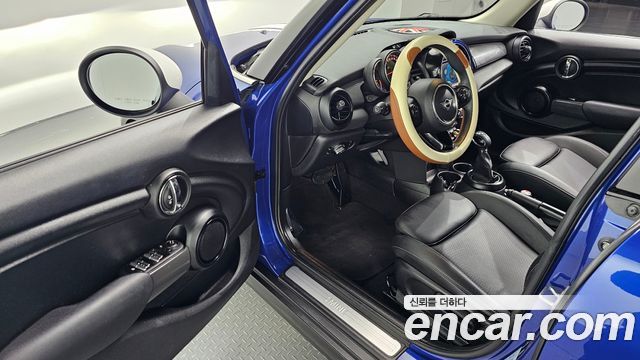 MINI Cooper 5Door Standard 3rd 2019 — фото 11