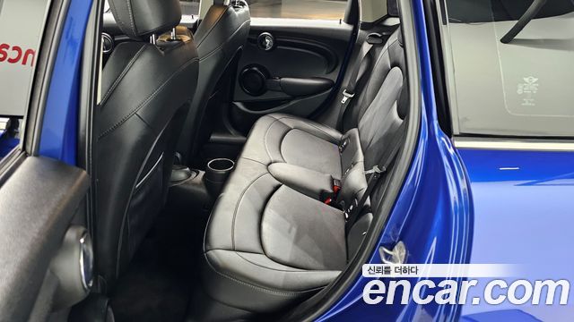 MINI Cooper 5Door Standard 3rd 2019 — фото 12