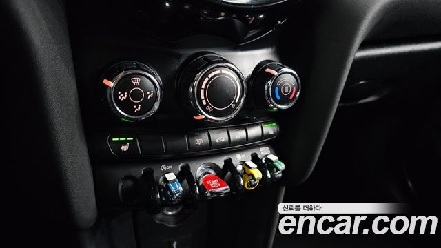 MINI Cooper 5Door Standard 3rd 2019 — фото 17