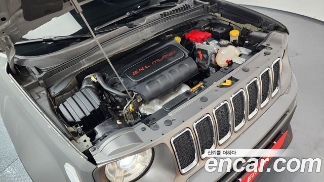 Jeep Renegade 2.4 Limited 2019 — фото 6