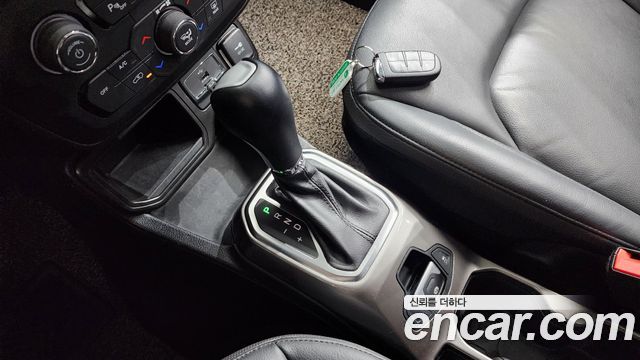 Jeep Renegade 2.4 Limited 2019 — фото 9