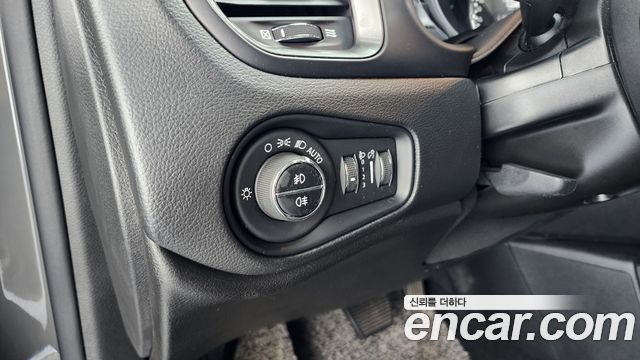 Jeep Renegade 2.4 Limited 2019 — фото 14