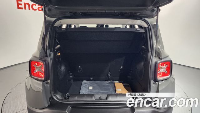 Jeep Renegade 2.4 Limited 2019 — фото 20