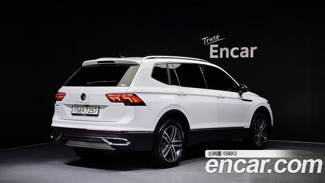 Volkswagen Tiguan Allspace 2.0 TSI Prestige 2023 — фото 2