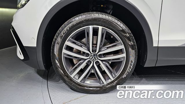 Volkswagen Tiguan Allspace 2.0 TSI Prestige 2023 — фото 5