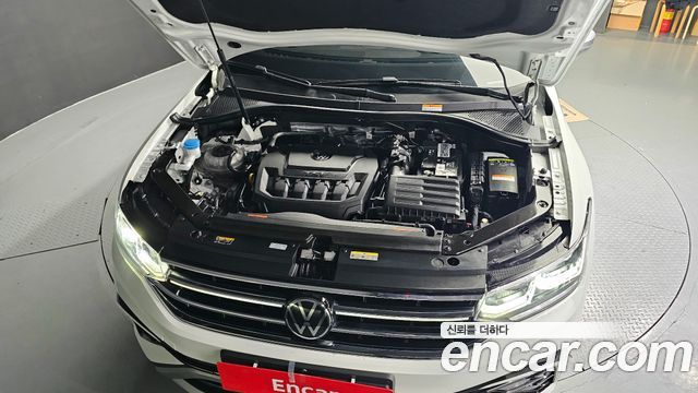 Volkswagen Tiguan Allspace 2.0 TSI Prestige 2023 — фото 6