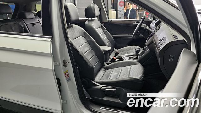 Volkswagen Tiguan Allspace 2.0 TSI Prestige 2023 — фото 12