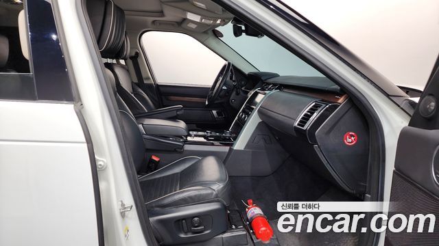 Land Rover Discovery 5 3.0 TD6 HSE Luxury 2018 — фото 11