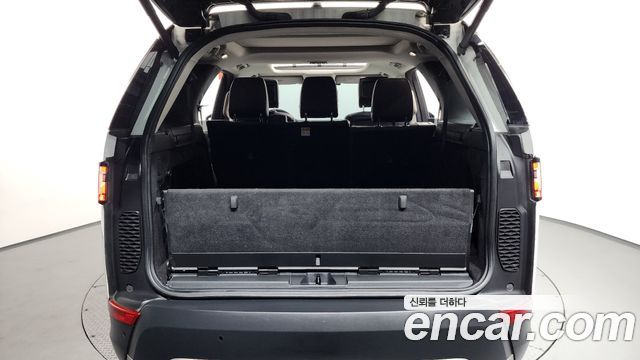Land Rover Discovery 5 3.0 TD6 HSE Luxury 2018 — фото 20
