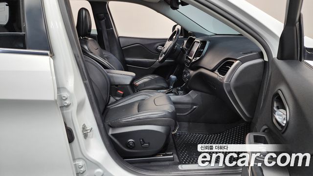 Jeep Cherokee (KL) 2.4 Limited AWD 2021 — фото 11