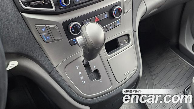 Hyundai Grand Starex Van 5-Seater Modern 2021 — фото 9