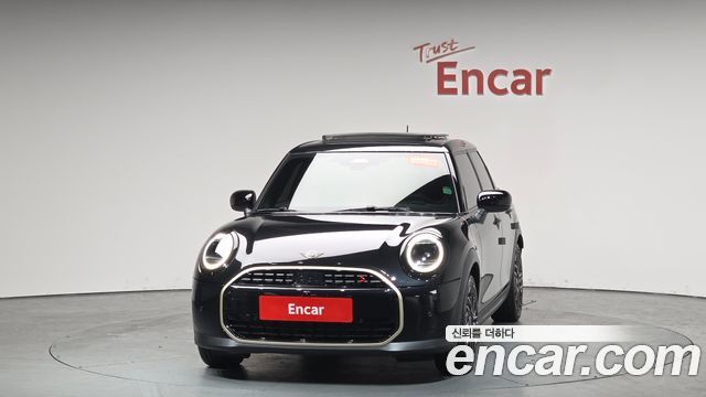 MINI Cooper S (IV) 5 Door Favoured 2025 — фото 3