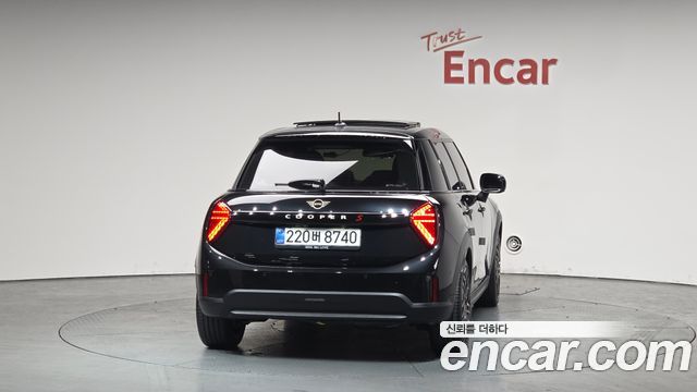 MINI Cooper S (IV) 5 Door Favoured 2025 — фото 4