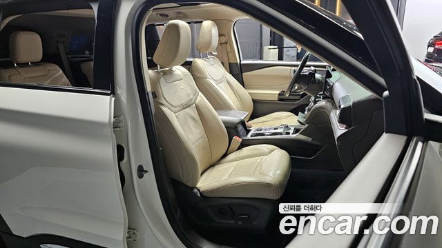 Ford Explorer (VI) 3.0 Platinum 4WD 2022 — фото 12