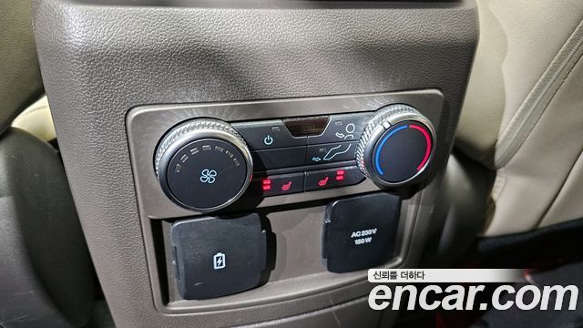 Ford Explorer (VI) 3.0 Platinum 4WD 2022 — фото 17