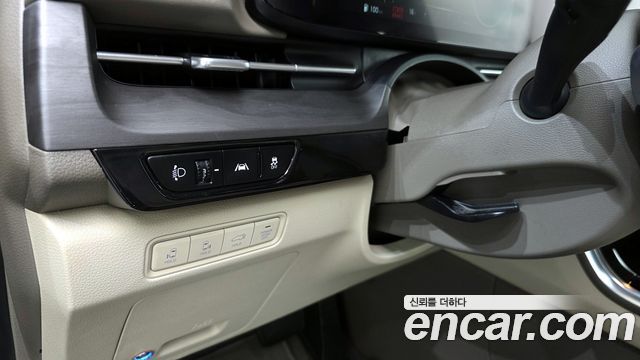 Kia Carnival (IV) Gasoline 7-seater Limousine(Special vehicle) 2023 — фото 18