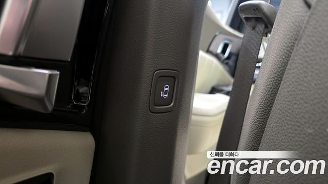 Kia Carnival (IV) Gasoline 7-seater Limousine(Special vehicle) 2023 — фото 21