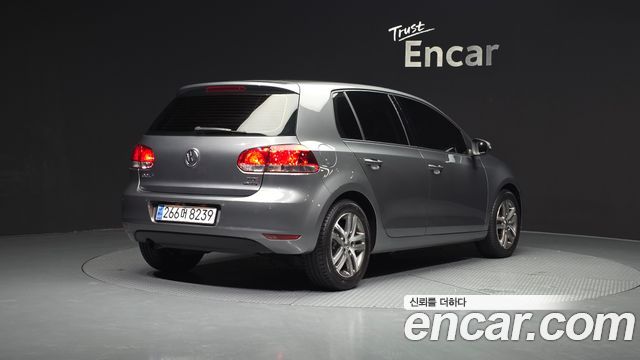 Volkswagen Golf (VI) 1.6 TDI Blue Motion 2011 — фото 2