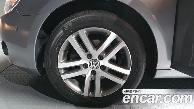 Volkswagen Golf (VI) 1.6 TDI Blue Motion 2011 — фото 5