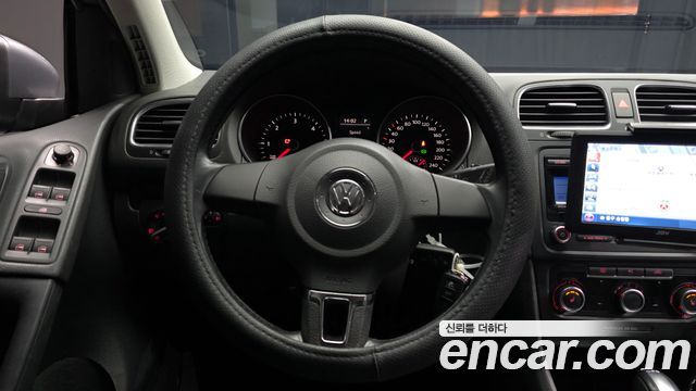 Volkswagen Golf (VI) 1.6 TDI Blue Motion 2011 — фото 13