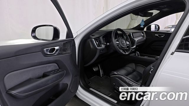 Volvo XC60 (II) T8 R-Design 2021 — фото 10