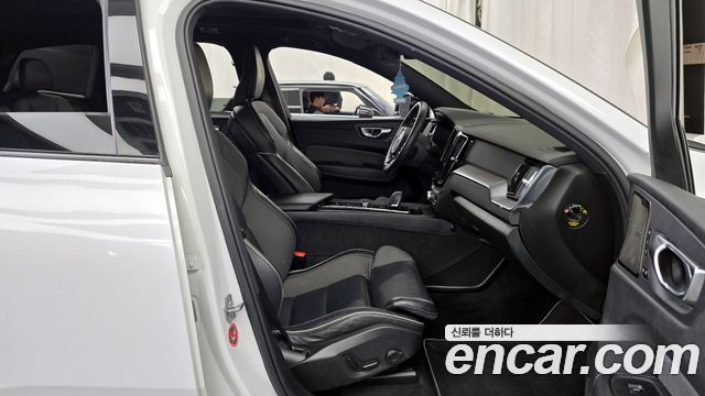 Volvo XC60 (II) T8 R-Design 2021 — фото 15