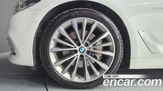 BMW 5 Series (G30) 540i xDrive Luxury Plus 2018 — фото 5