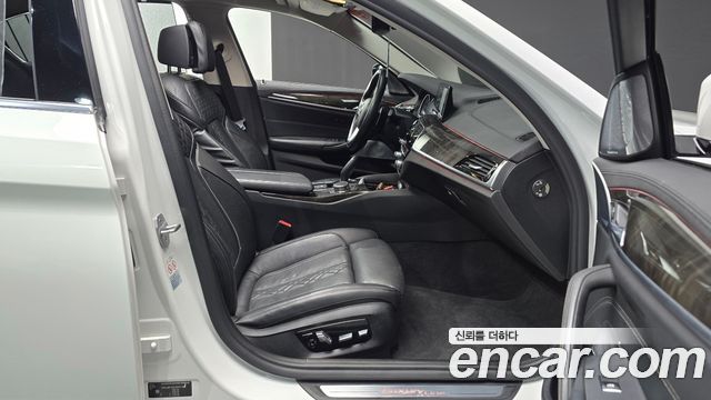 BMW 5 Series (G30) 540i xDrive Luxury Plus 2018 — фото 15