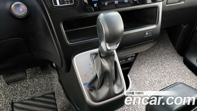 Hyundai Staria 4WD Tourer 9-Seater Modern 2023 — фото 9