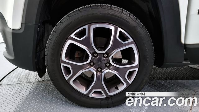 Jeep Renegade 2.0 Diesel Limited AWD 2017 — фото 5
