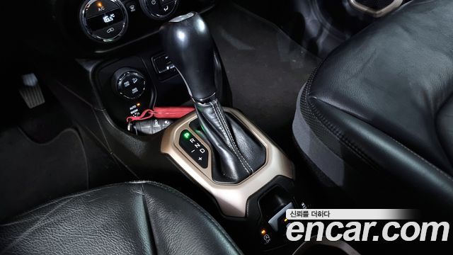 Jeep Renegade 2.0 Diesel Limited AWD 2017 — фото 9