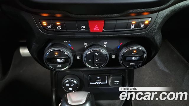 Jeep Renegade 2.0 Diesel Limited AWD 2017 — фото 16