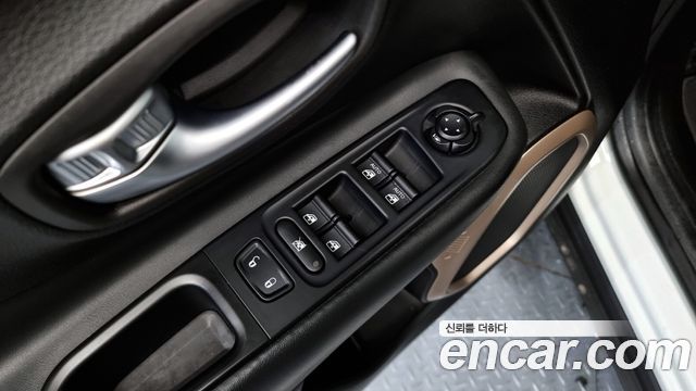 Jeep Renegade 2.0 Diesel Limited AWD 2017 — фото 18