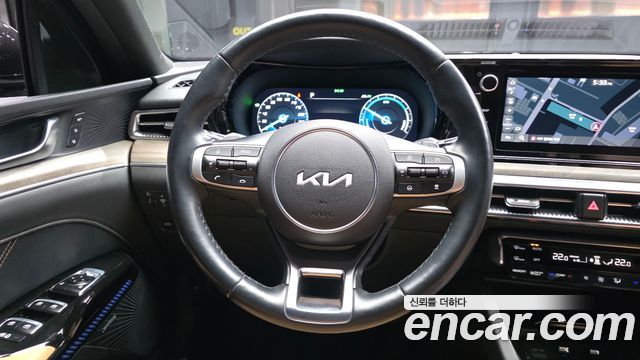 Kia K5 Hybrid (III) Signature 2023 — фото 17