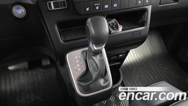 Hyundai Staria disability support car 2022 — фото 9